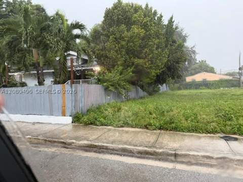 812 NW 29th Ter, Miami FL - photo 6 of 9