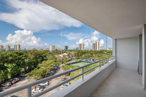 20355 NE 34th Ct 724, Aventura FL - photo 15 of 35