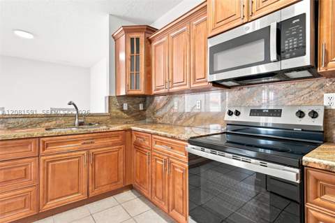 14720 SW 141st Ter, Miami FL - photo 12 of 44