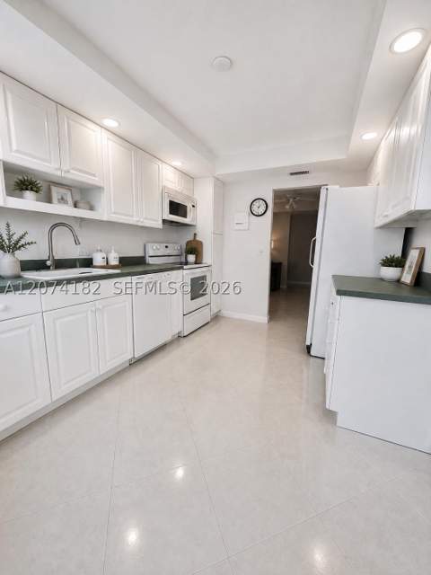 2801 NE 183rd St 1616W, Aventura FL - photo 8 of 15