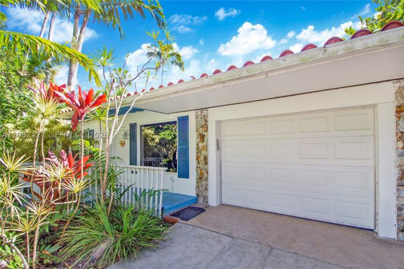 3 bedroom SingleFamilyResidence at 119 Harbor Dr, Tropical Isle Homes Sub 4, Key Biscayne — photo 4
