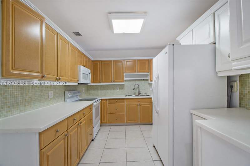 3 bedroom SingleFamilyResidence at 119 Harbor Dr, Tropical Isle Homes Sub 4, Key Biscayne — photo 5