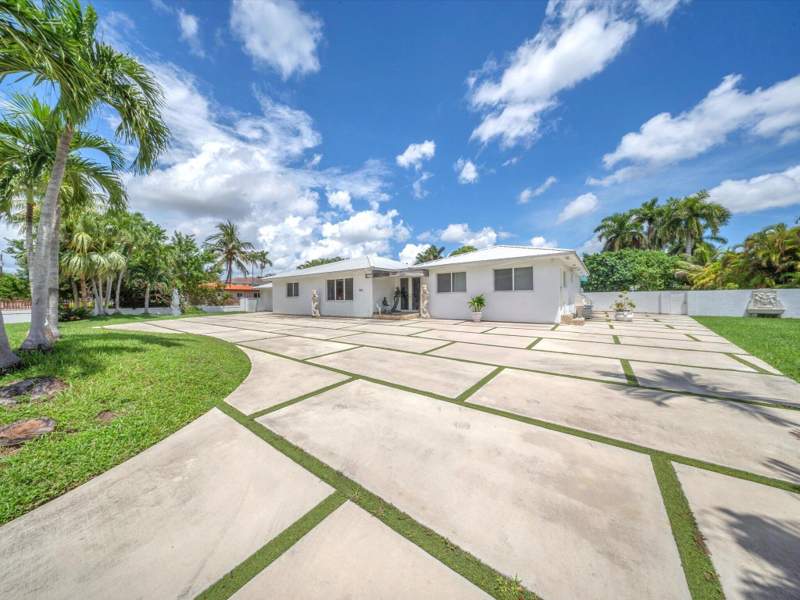 5 bedroom SingleFamilyResidence at 2951 SW 139th Avenue, J G Heads Farms, Miami — photo 2