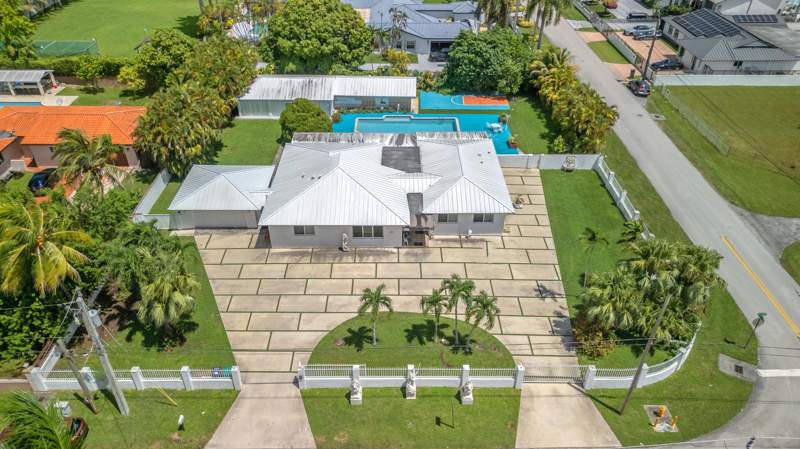 5 bedroom SingleFamilyResidence at 2951 SW 139th Avenue, J G Heads Farms, Miami — photo 4