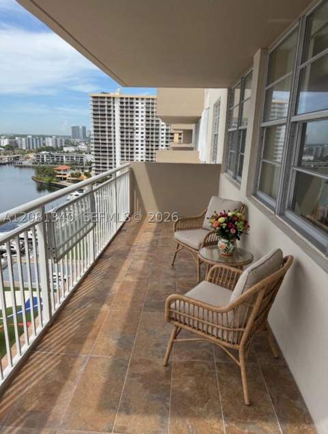 250 174th St 1420, Sunny Isles Beach FL - photo 10 of 32