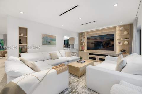 771 Fairway Dr, Miami Beach FL - photo 8 of 40