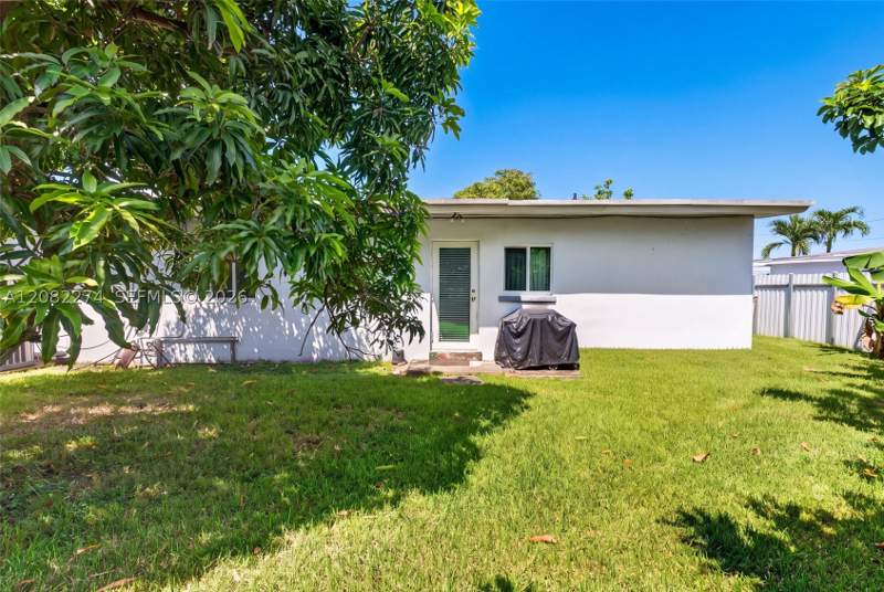 3 bedroom SingleFamilyResidence at 4105 SW 116th Ave, Westwood Lake, Miami — photo 2
