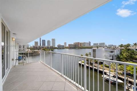 4000 NE 169th St 607, North Miami Beach FL - photo 11 of 48