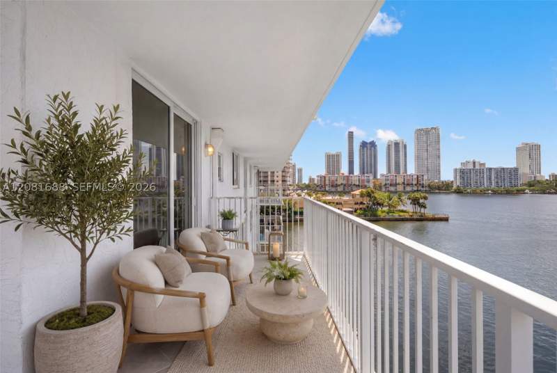 2 bedroom Condominium at 4000 NE 169th St 607, Eden Point South Condo, North Miami Beach — photo 2