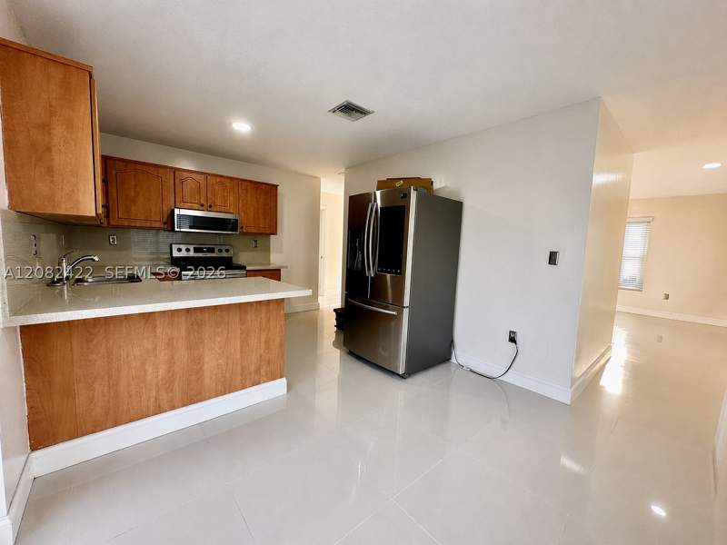 4 bedroom SingleFamilyResidence at 18155 SW 105th Ave, West Perrine Sub, Miami — photo 4