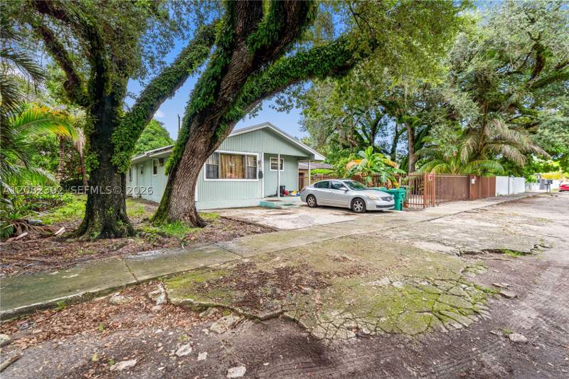 3 bedroom SingleFamilyResidence at 1885 NW 113th Ter, Queens Park, Miami — photo 2