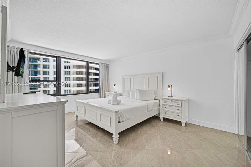 2 bedroom Condominium at 5225 Collins Ave 1015, The Alexander Condo, Miami Beach — photo 3