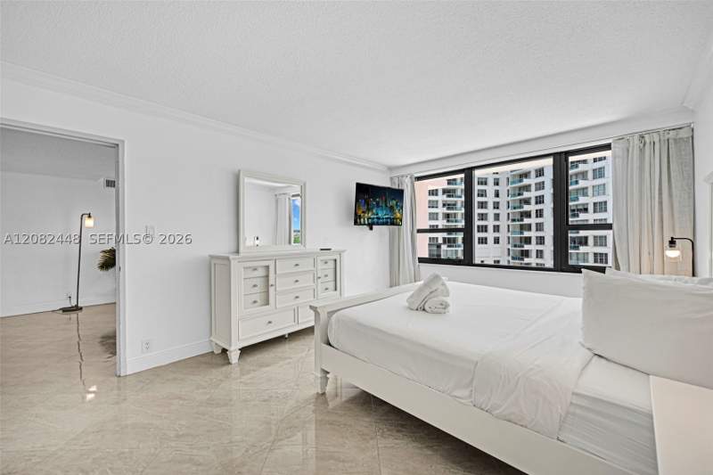2 bedroom Condominium at 5225 Collins Ave 1015, The Alexander Condo, Miami Beach — photo 4