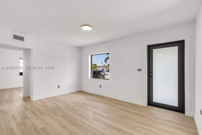 3 bedroom SingleFamilyResidence at 739 W 30th St, 2nd Rev Pl Of Industrial, Hialeah — photo 4