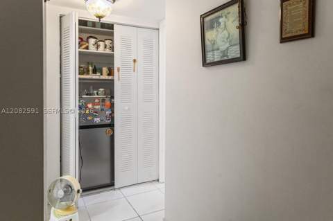 2841 NE 163rd St 402, North Miami Beach FL - photo 19 of 36