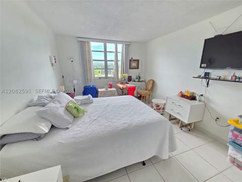 2841 NE 163rd St 402, North Miami Beach FL - photo 20 of 36