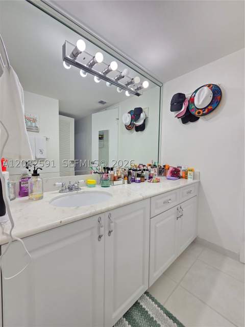 2841 NE 163rd St 402, North Miami Beach FL - photo 9 of 36