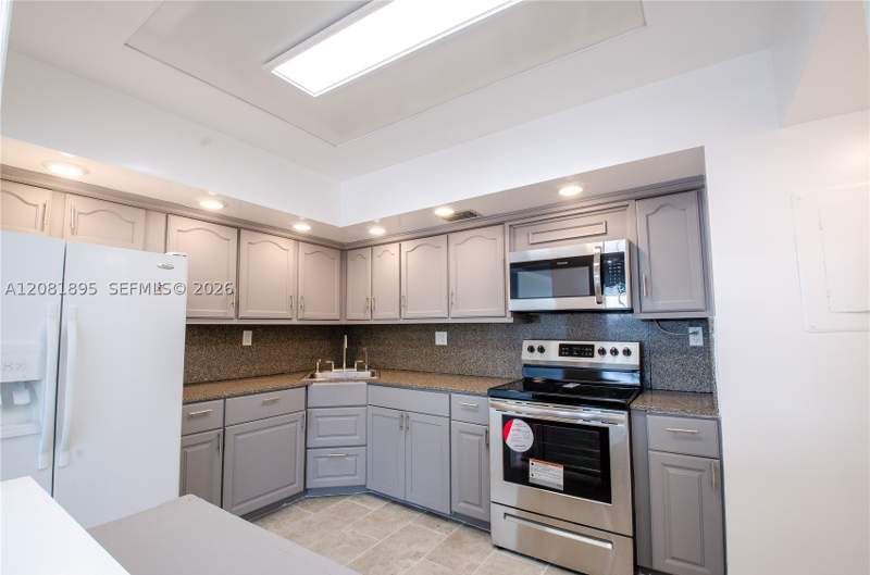 2 bedroom Condominium at 2150 Sans Souci Blvd B305, Bayview Towers Condo Sout, North Miami — photo 2