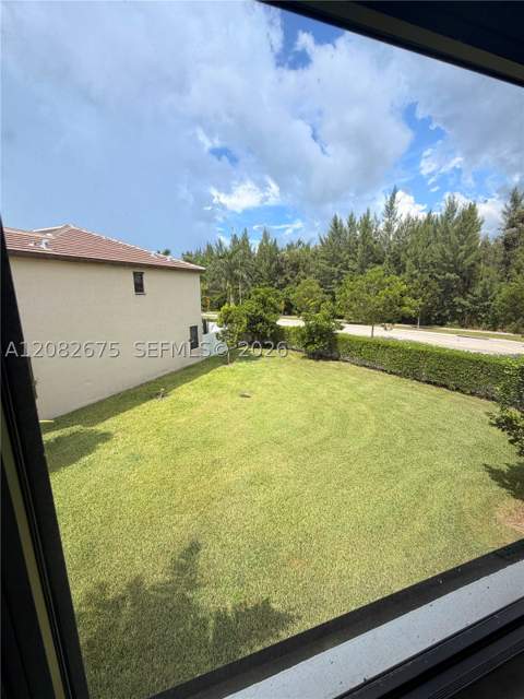 11388 W 34th Way, Hialeah FL - photo 15 of 15