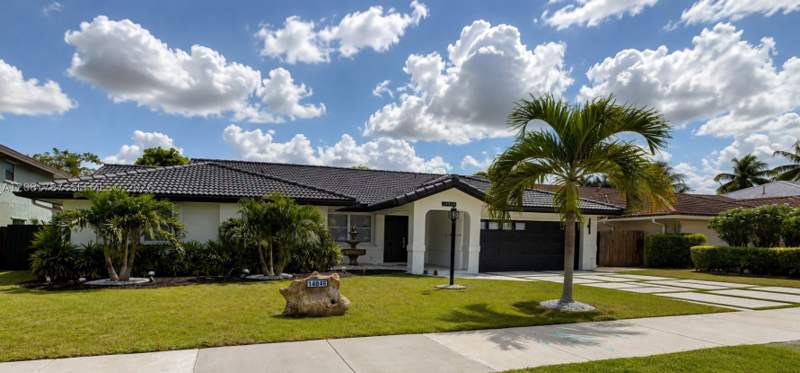 5 bedroom SingleFamilyResidence at 14846 SW 168th Ter, G B Estates, Miami — photo 5