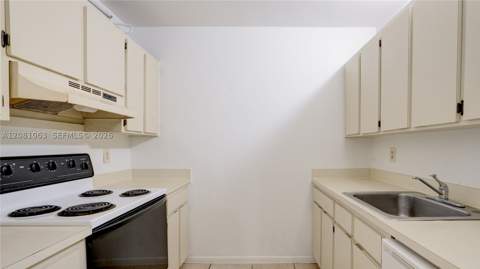 8260 SW 210th St 308, Cutler Bay FL - photo 17 of 25