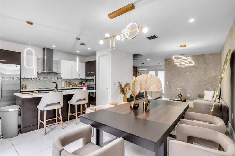 4 bedroom SingleFamilyResidence at 10545 NW 63rd Ter, Landmark At Doral, Doral — photo 3