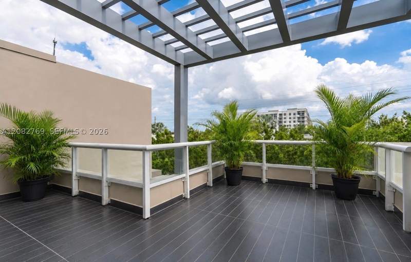 4 bedroom SingleFamilyResidence at 10545 NW 63rd Ter, Landmark At Doral, Doral — photo 4