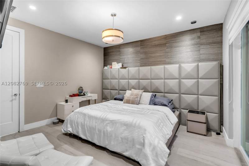 4 bedroom SingleFamilyResidence at 10545 NW 63rd Ter, Landmark At Doral, Doral — photo 5
