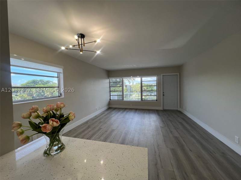 1 bedroom Condominium at 16801 NE 14th Ave 311, Fountainview Condo No 2, Miami — photo 3