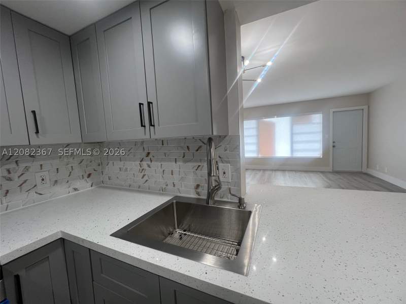 1 bedroom Condominium at 16801 NE 14th Ave 311, Fountainview Condo No 2, Miami — photo 5