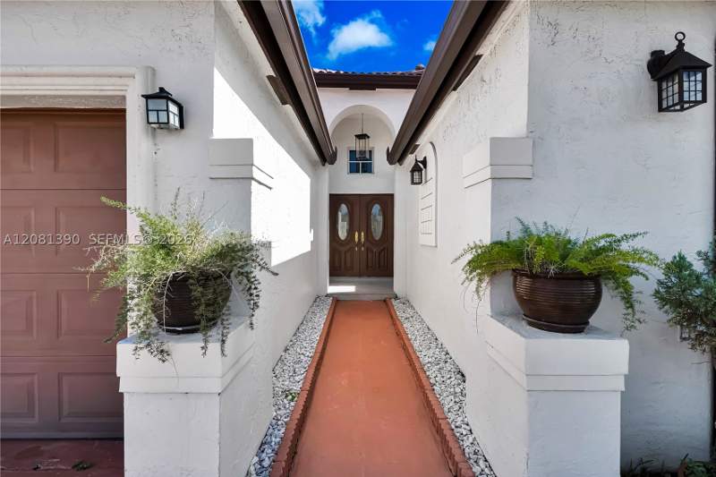 3 bedroom SingleFamilyResidence at 13260 NW 10th St, Shoma Homes At Tamiami II, Miami — photo 2