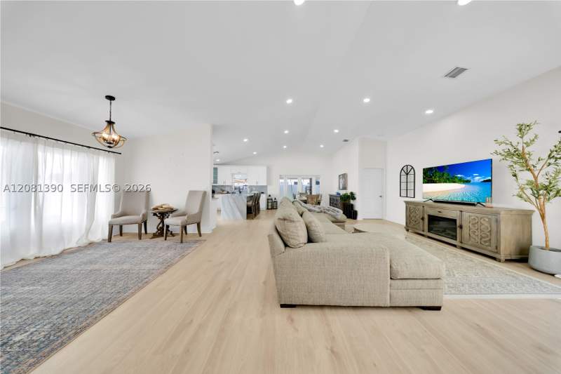 3 bedroom SingleFamilyResidence at 13260 NW 10th St, Shoma Homes At Tamiami II, Miami — photo 3