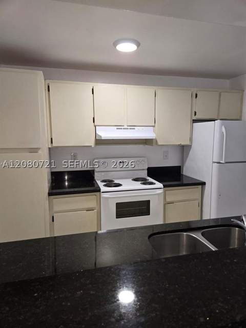6955 NW 186th St F205, Hialeah FL - photo 9 of 17