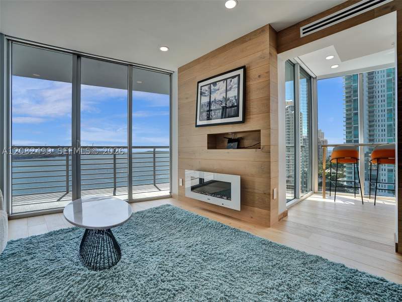 3 bedroom Condominium at 325 S Biscayne Blvd 1423, One Miami West Condo, Miami — photo 2