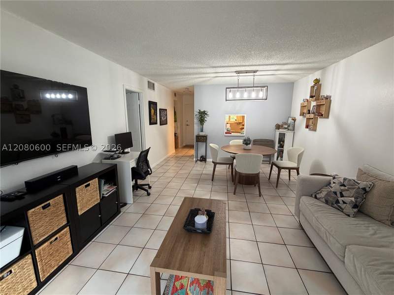 1 bedroom Condominium at 7703 Camino Real A106, Village Of Kings Creek Co, Miami — photo 2