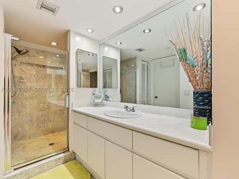 16445 Collins Ave 828, Sunny Isles Beach FL - photo 14 of 41