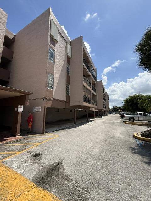 3 bedroom Condominium at 1900 W 68th Street D101, Los Arboles Condo, Hialeah — photo 3