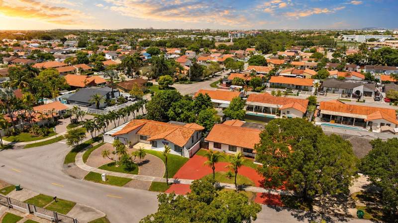 3 bedroom SingleFamilyResidence at 9831 SW 4th St, West Garden Sub 1st Addn, Miami — photo 3