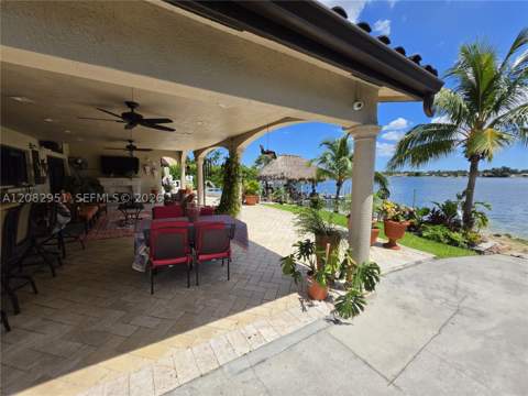 8450 NW 178th St, Hialeah FL - photo 11 of 82