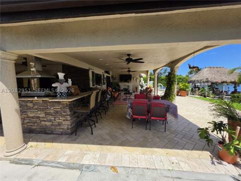 8450 NW 178th St, Hialeah FL - photo 12 of 82