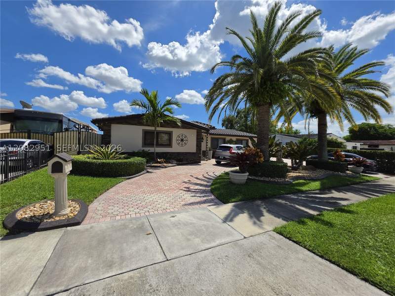 4 bedroom SingleFamilyResidence at 8450 NW 178th St, Palm Springs North Sec T, Hialeah — photo 3