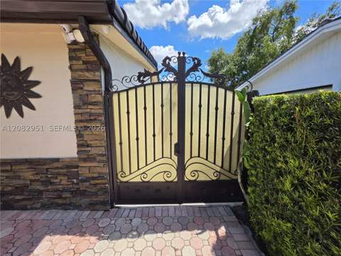8450 NW 178th St, Hialeah FL - photo 6 of 82