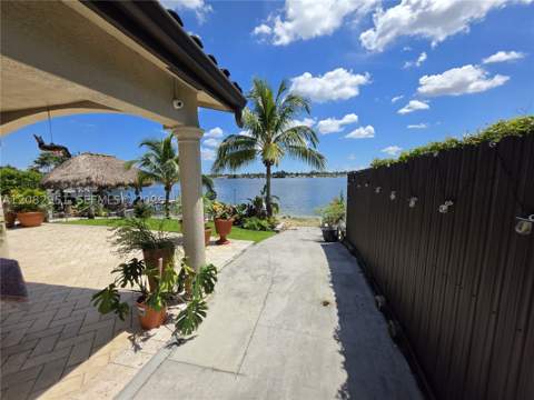 8450 NW 178th St, Hialeah FL - photo 9 of 82