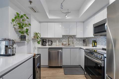 1775 Washington Ave 6E, Miami Beach FL - photo 12 of 34