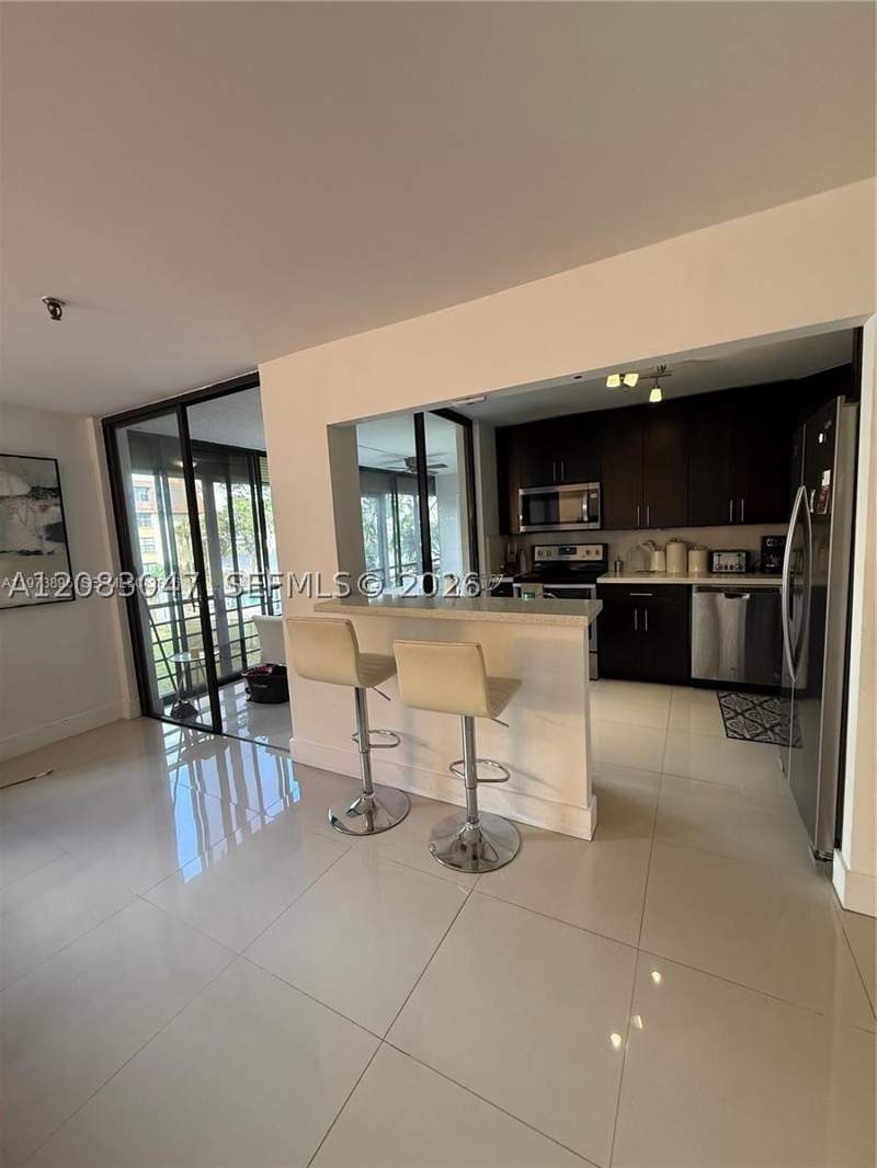 2 bedroom Condominium at 671 NE 195th St 227-E, Cedar Glenn Condo Apts Ea, Miami — photo 2