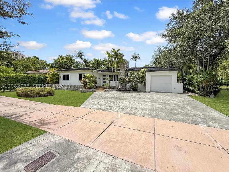 3 bedroom SingleFamilyResidence at 3128 Coconut Grove Dr, Coral Gables Crafts Sec, Coral Gables — photo 3
