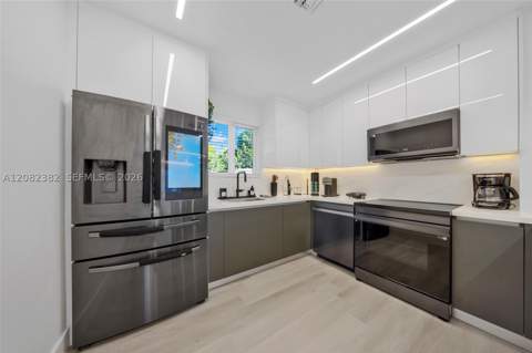 511 NW 48th St, Miami FL - photo 13 of 59