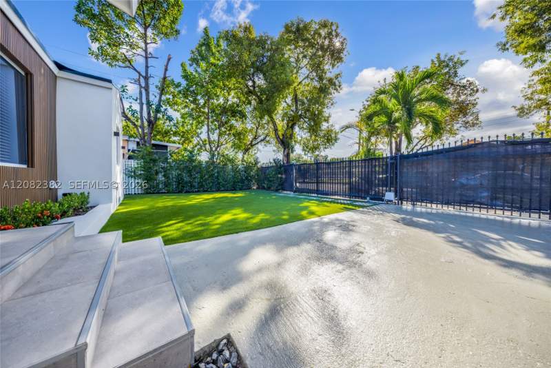 5 bedroom SingleFamilyResidence at 511 NW 48th St, Bay Vista Park Amd Pl, Miami — photo 4