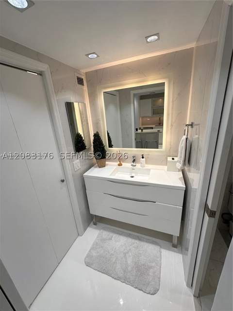 2301 Collins Ave 611, Miami Beach FL - photo 9 of 38