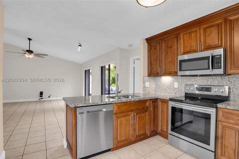 17624 NW 63rd Ct, Hialeah FL - photo 10 of 40
